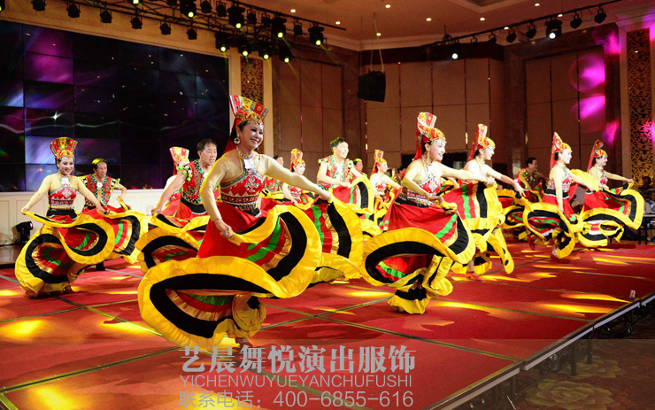 北京老年广场舞文艺表演-老年合唱服装大放光彩