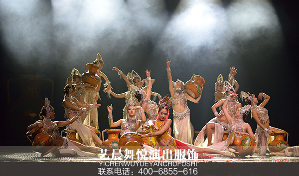 舞蹈演出服装渲染了美丽的北京