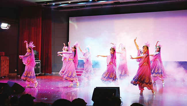 新疆民族舞蹈服装,民族开场舞演出服,舞台民族服装定制,舞蹈演出服装设计