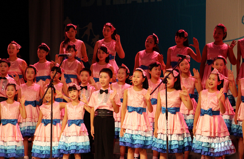儿童合唱表演服装